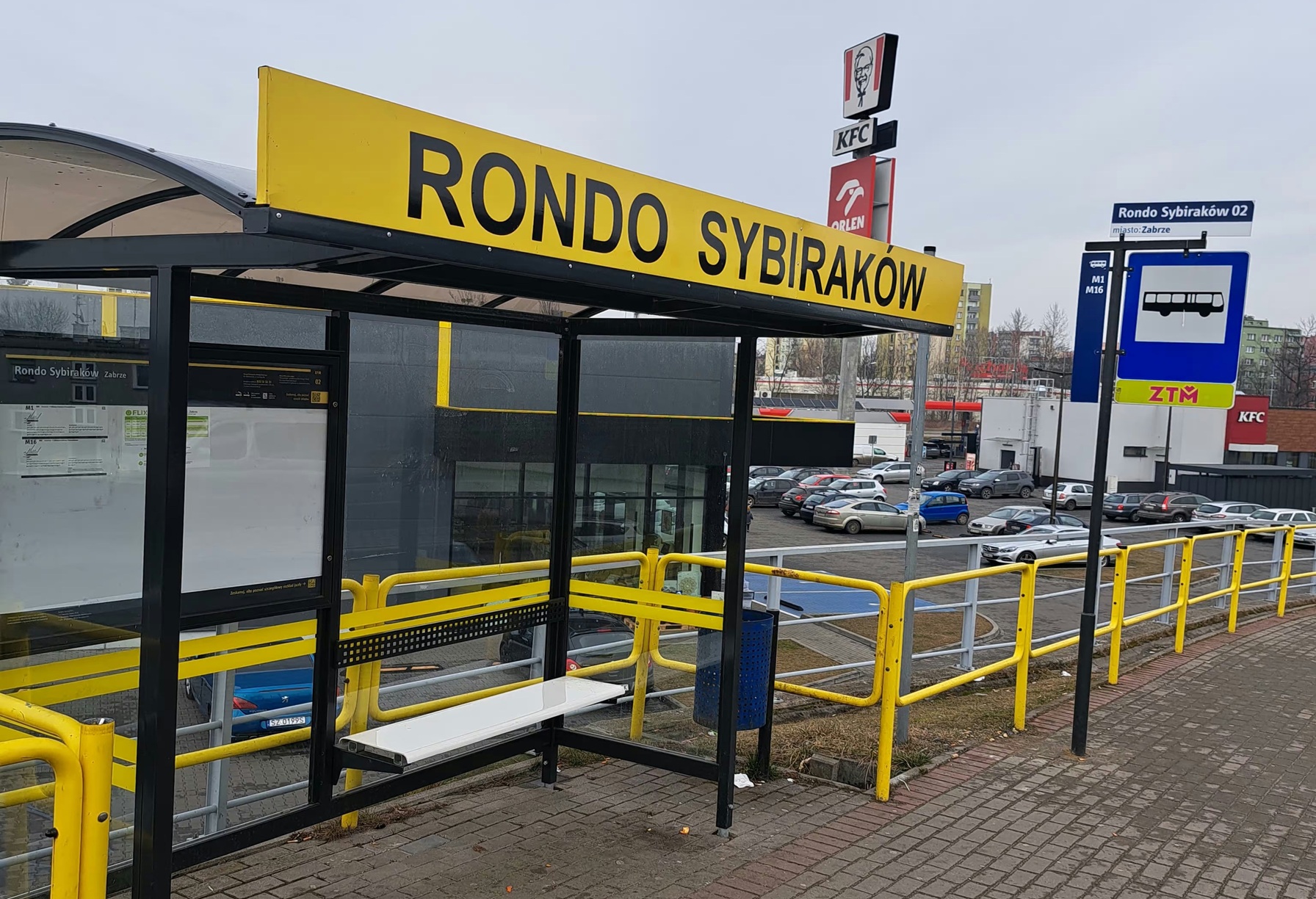 Графіка: Tymczasowa zmiana tras dwóch linii metropolitalnych