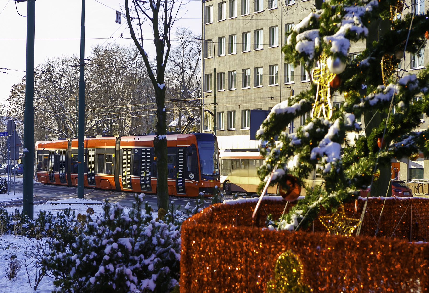 Graphics: W Sosnowcu autobusy i tramwaje znowu wracają na stałe trasy